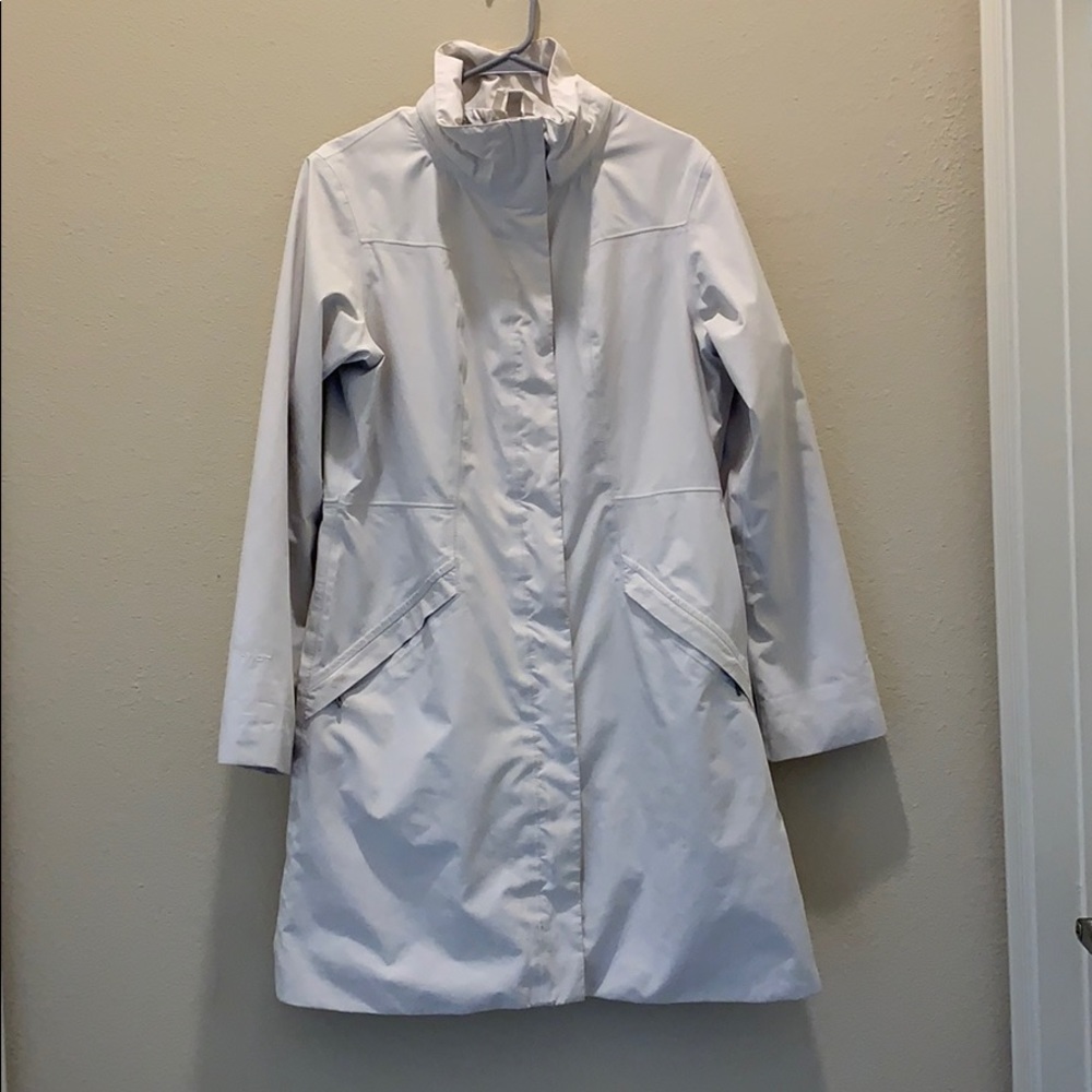 THE NORTH FACE WHITE SHELL JACKET